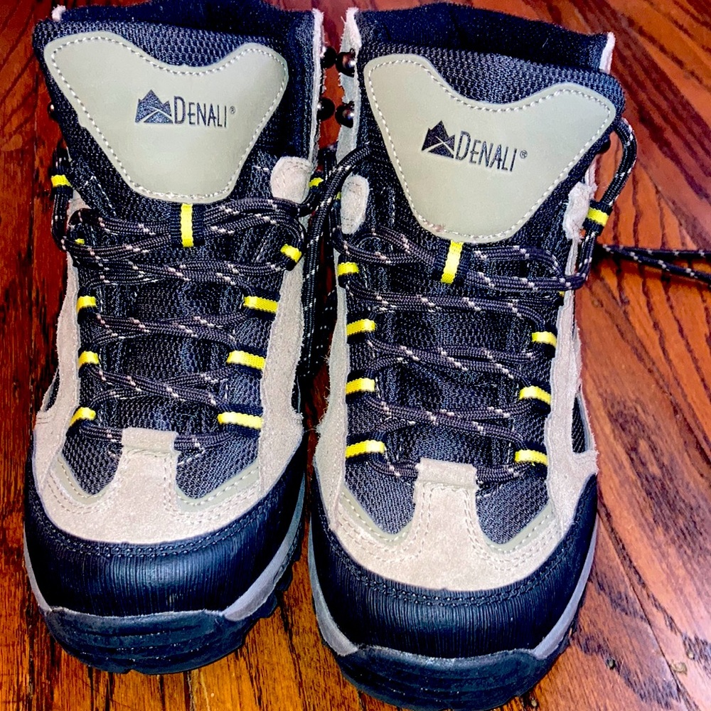 Denali kids hiking boot worn once excellent condition
